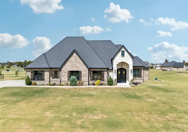Photo 1 of Single family home for sale at 102 Rustic Ln, Pryor, OK 74361 | MLS# 2633496 | Listing updated on 2026-09-11