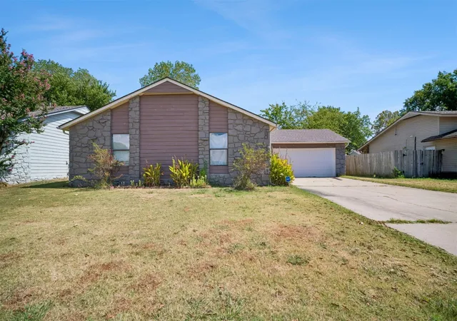 Photo 1 of Sale Pending at 1917 N Desert Palm Ave, Broken Arrow, OK 74012 | MLS# 2633244 | Listing updated on 2026-09-18