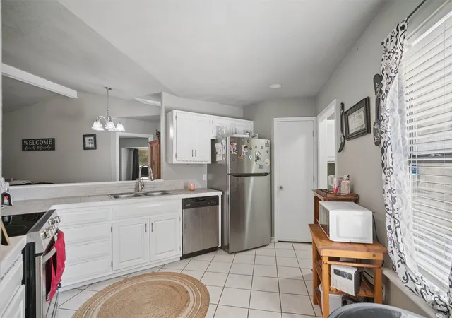 Photo 3 of Sale Pending at 1917 N Desert Palm Ave, Broken Arrow, OK 74012 | MLS# 2633244 | Listing updated on 2026-09-18