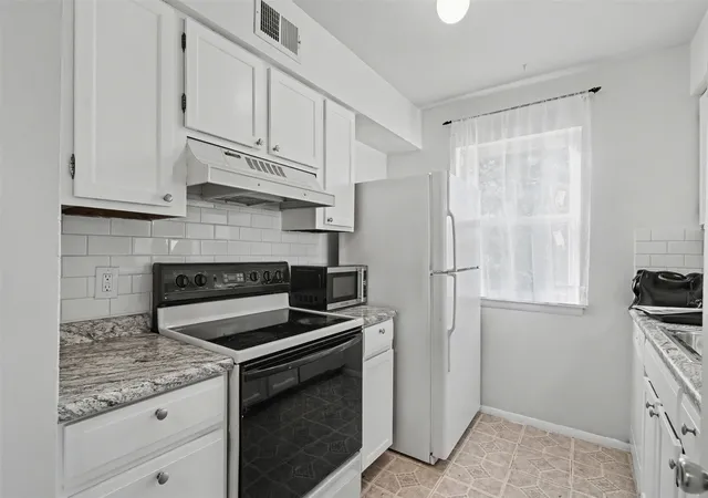 Listing Photo 2 - Condo for sale in building located at 7447 S Yale St, Tulsa, OK 74136 - Unit #226