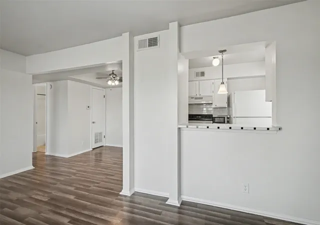 Listing Photo 3 - Condo for sale in building located at 7447 S Yale St, Tulsa, OK 74136 - Unit #226