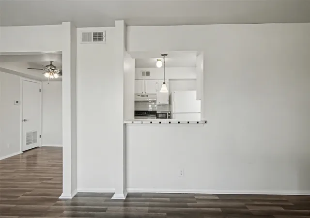 Listing Photo 4 - Condo for sale in building located at 7447 S Yale St, Tulsa, OK 74136 - Unit #226