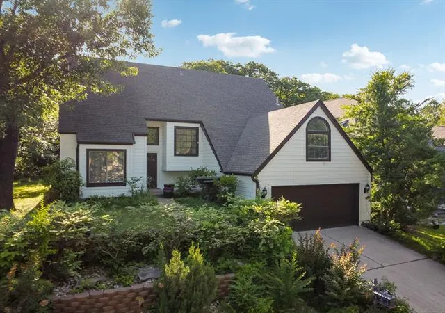 Photo 1 of Single family home for sale at 9520 S Lakewood Ave, Tulsa, OK 74137 | MLS# 2633514 | Listing updated on 2026-10-20
