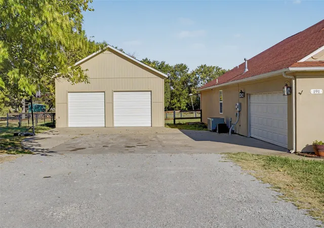 Photo 3 of Single family home for sale at 191 Sycamore Ln, Pryor, OK 74361 | MLS# 2633488 | Listing updated on 2026-09-11