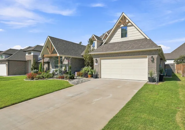 Photo 3 of Sale Pending at 11920 S 68th East Ave, Bixby, OK 74008 | MLS# 2633268 | Listing updated on 2026-09-14