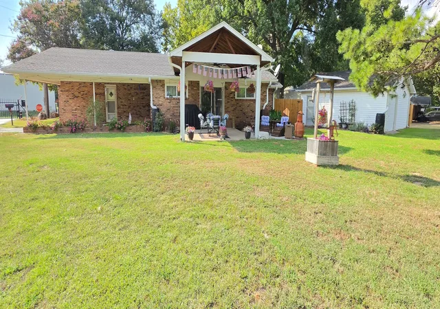 Photo 1 of Single family home for sale at 17 Breakenridge Dr, Eufaula, OK 74432 | MLS# 2633557 | Listing updated on 2026-09-26