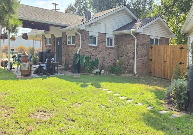 Photo 3 of Single family home for sale at 17 Breakenridge Dr, Eufaula, OK 74432 | MLS# 2633557 | Listing updated on 2026-09-26