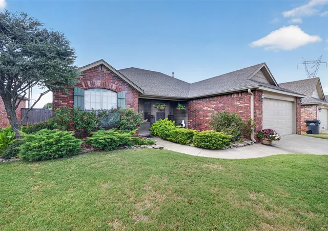 Photo 3 of Sale Pending at 11710 S Primrose St, Jenks, OK 74037 | MLS# 2633563 | Listing updated on 2026-09-14