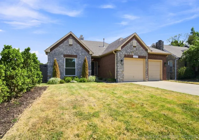 Photo 2 of Sale Pending at 1227 S Columbia Pl, Tulsa, OK 74104 | MLS# 2633521 | Listing updated on 2026-09-14