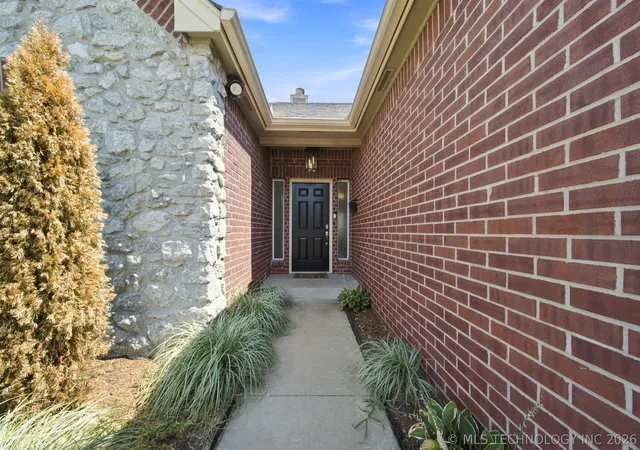 Photo 3 of Sale Pending at 1227 S Columbia Pl, Tulsa, OK 74104 | MLS# 2633521 | Listing updated on 2026-09-14