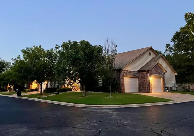 Photo 2 of Single family home for sale at 4611 S Royal Dublin Ln, Broken Arrow, OK 74011 | MLS# 2633309 | Listing updated on 2026-09-12
