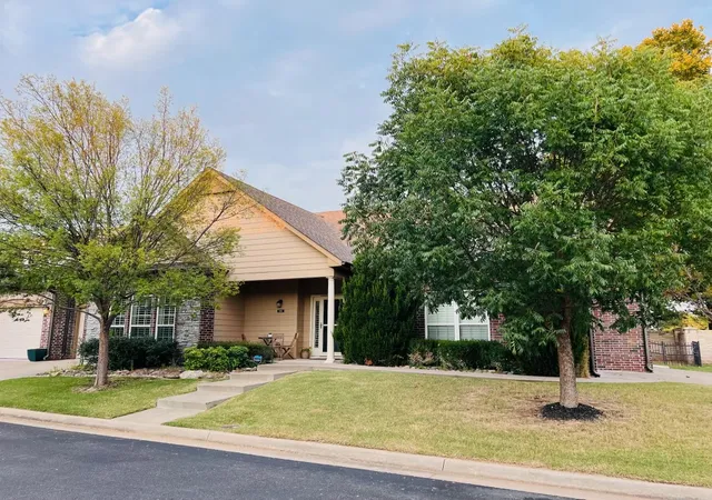 Photo 4 of Single family home for sale at 4611 S Royal Dublin Ln, Broken Arrow, OK 74011 | MLS# 2633309 | Listing updated on 2026-09-12