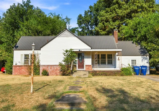 Photo 1 of Single family home for sale at 109 S Brown St, Vinita, OK 74301 | MLS# 2633400 | Listing updated on 2026-09-11