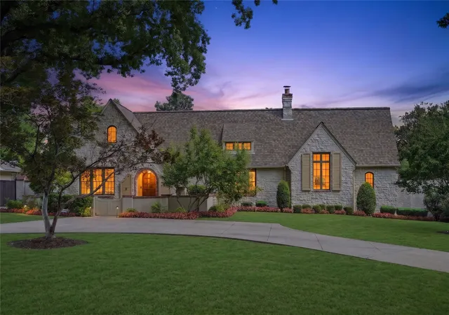 Photo 1 of Mansion for sale at 2621 E 38th Street, Tulsa, OK 74105 | MLS# 2633342 | Listing updated on 2026-09-11