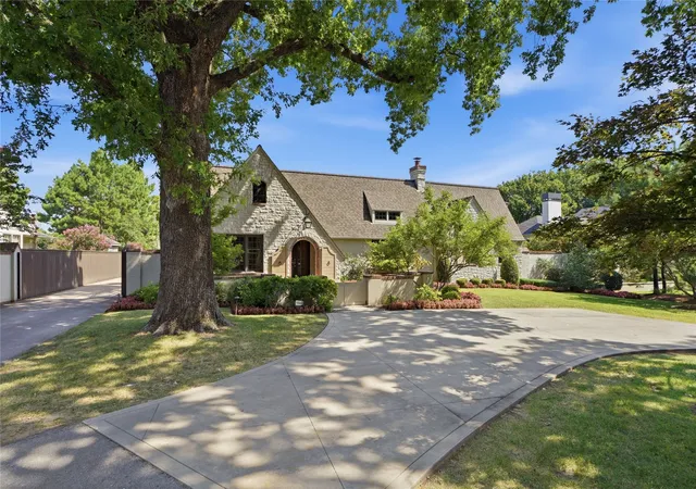Photo 3 of Sale Pending at 2621 E 38th Street, Tulsa, OK 74105 | MLS# 2633342 | Listing updated on 2026-09-14