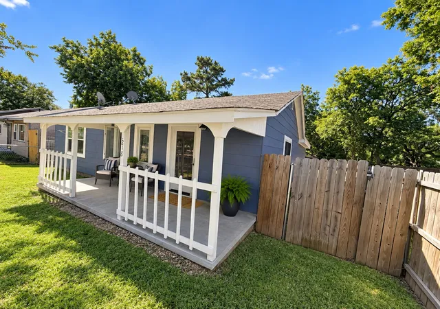 Photo 3 of Single family home for sale at 1218 11th Northwest, Ardmore, OK 73401 | MLS# 2633554 | Listing updated on 2026-09-14