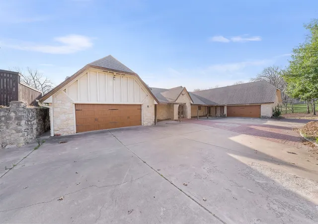 Photo 1 of Single family home for sale at 7455 S Sleepy Holw Dr, Tulsa, OK 74136 | MLS# 2631680 | Listing updated on 2026-09-11