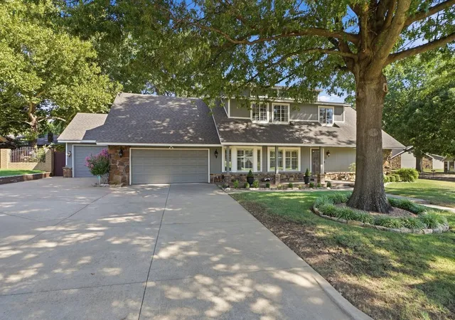Photo 2 of Sale Pending at 1700 Albuquerque St, Broken Arrow, OK 74011 | MLS# 2633547 | Listing updated on 2026-09-14