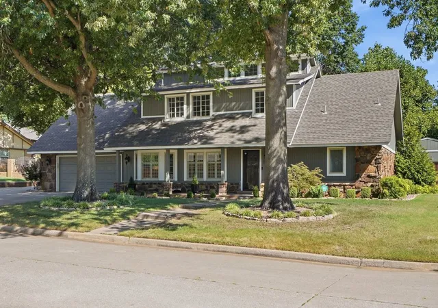 Photo 3 of Sale Pending at 1700 Albuquerque St, Broken Arrow, OK 74011 | MLS# 2633547 | Listing updated on 2026-09-14