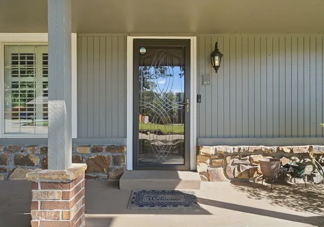 Photo 4 of Sale Pending at 1700 Albuquerque St, Broken Arrow, OK 74011 | MLS# 2633547 | Listing updated on 2026-09-14