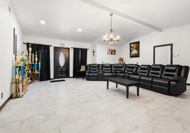 Photo 3 of Single family home for sale at 4747 Springdale Rd, Ardmore, OK 73401 | MLS# 2633551 | Listing updated on 2026-09-11