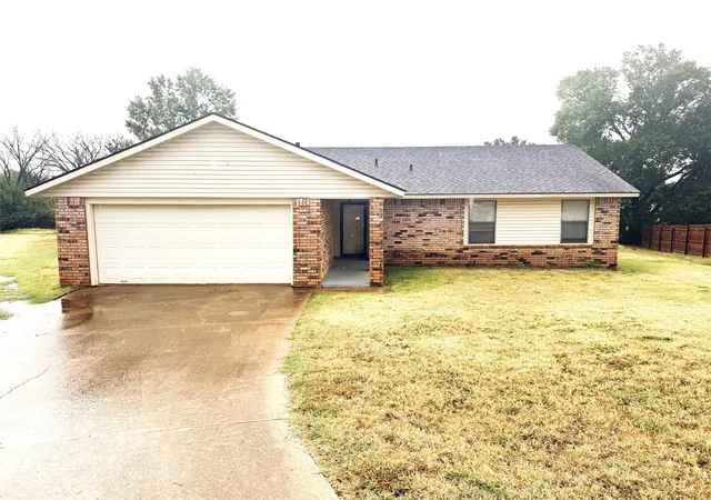 Photo 1 of Sale Pending at 1512 Briarwood Ln, Henryetta, OK 74437 | MLS# 2633606 | Listing updated on 2026-09-11