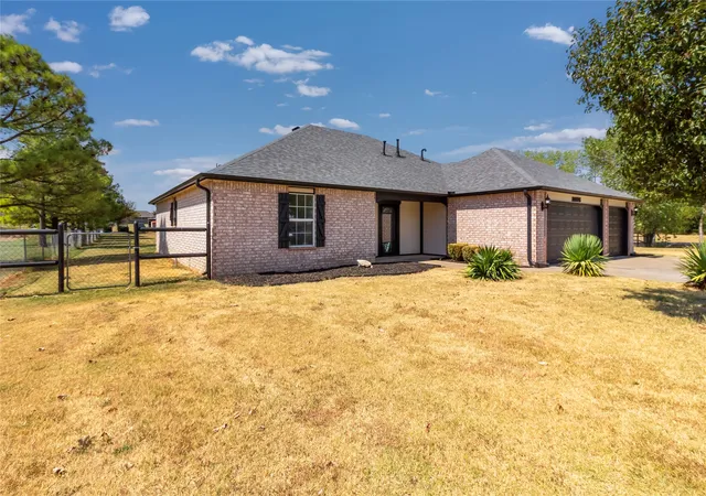 Photo 2 of Single family home for sale at 11976 N 158th East Ave, Collinsville, OK 74021 | MLS# 2633457 | Listing updated on 2026-09-11