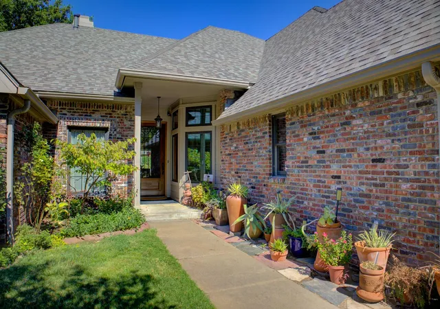 Photo 4 of Sale Pending at 10216 S Granite Ave, Tulsa, OK 74137 | MLS# 2633435 | Listing updated on 2026-09-14