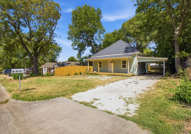 Photo 3 of Single family home for sale at 812 W 5th Street, Ada, OK 74820 | MLS# 2633542 | Listing updated on 2026-09-14