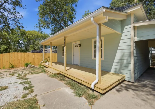 Photo 3 of Single family home for sale at 812 W 5th Street, Ada, OK 74820 | MLS# 2633542 | Listing updated on 2026-09-14