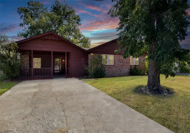 Photo 2 of Single family home for sale at 1701 N Birch St, Owasso, OK 74055 | MLS# 2633455 | Listing updated on 2026-09-11
