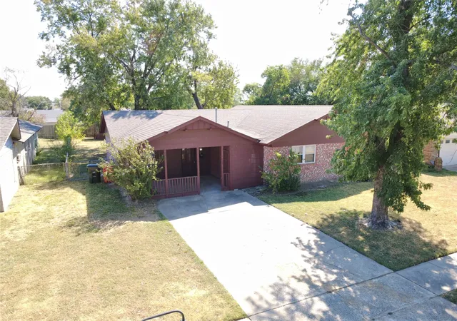 Photo 2 of Single family home for sale at 1701 N Birch St, Owasso, OK 74055 | MLS# 2633455 | Listing updated on 2026-09-11