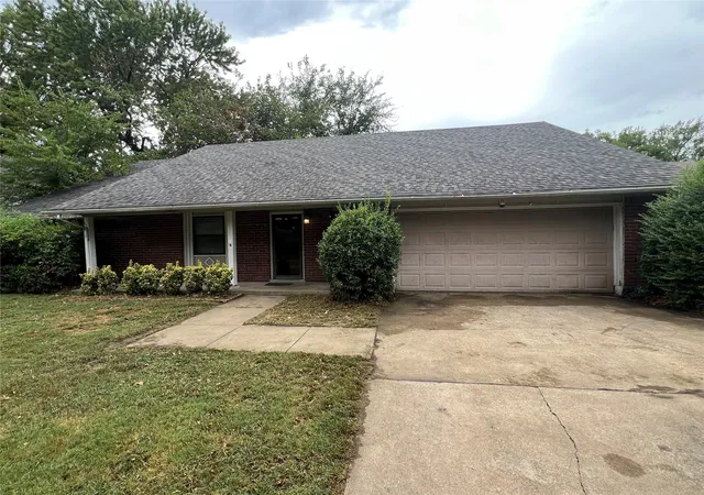 Photo 1 of Single family home for sale at 1000 S Redbud Ave, Broken Arrow, OK 74012 | MLS# 2633431 | Listing updated on 2026-10-20