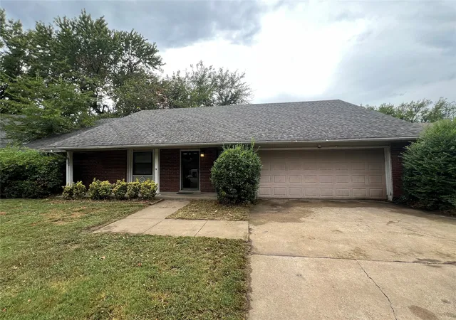 Photo 2 of Single family home for sale at 1000 S Redbud Ave, Broken Arrow, OK 74012 | MLS# 2633431 | Listing updated on 2026-10-20