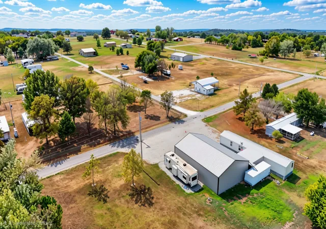 Photo 3 of Manufactured home for sale at 420781 1143 Road, Eufaula, OK 74432 | MLS# 2633638 | Listing updated on 2026-09-12