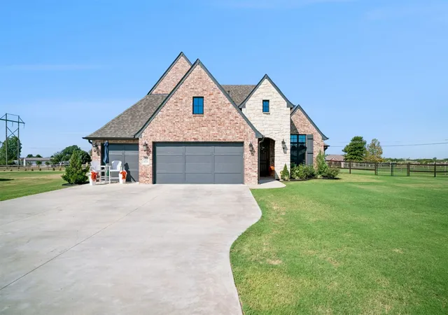 Photo 2 of Single family home for sale at 16720 S 3rd Westavenue, Glenpool, OK 74033 | MLS# 2632770 | Listing updated on 2026-09-12