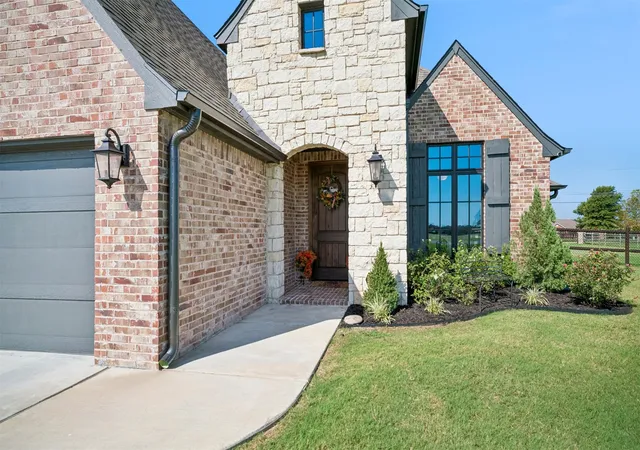 Photo 3 of Single family home for sale at 16720 S 3rd Westavenue, Glenpool, OK 74033 | MLS# 2632770 | Listing updated on 2026-09-12