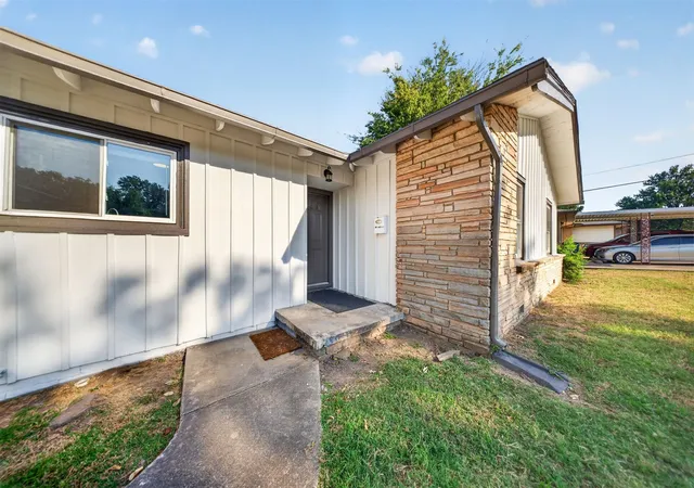 Photo 2 of Single family home for sale at 621 N Union Pl, Tulsa, OK 74127 | MLS# 2633630 | Listing updated on 2026-09-12