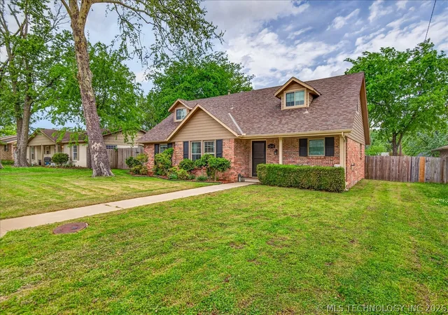 Photo 1 of Single family home for sale at 1242 May Ln, Bartlesville, OK 74006 | MLS# 2633346 | Listing updated on 2026-09-12