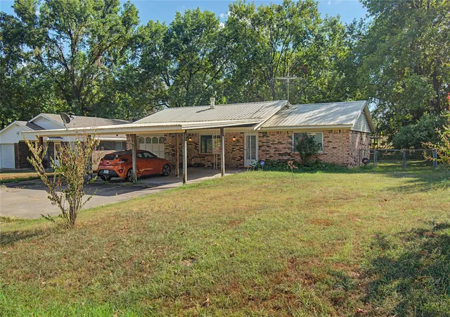 Photo 1 of Single family home for sale at 1211 Frankfort St, Muskogee, OK 74403 | MLS# 2633653 | Listing updated on 2026-09-12