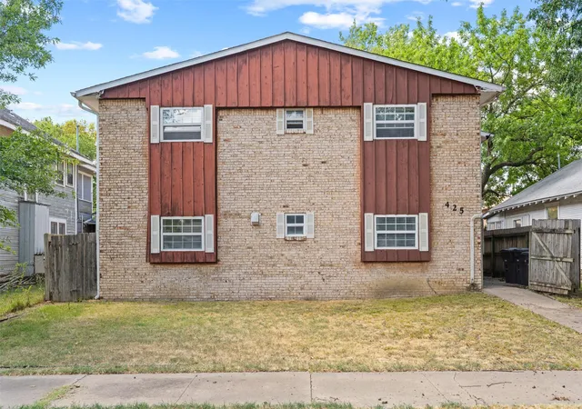 Photo 2 of Multi family home for sale at 425 S Seneca, Bartlesville, OK 74003 | MLS# 2632222 | Listing updated on 2026-09-13