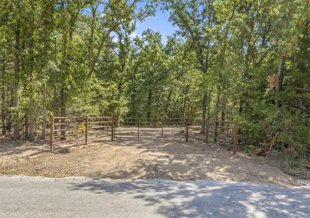 Photo 1 of Sale Pending at 3 County Rd 3480, Ada, OK 74820 | MLS# 2633584 | Listing updated on 2026-10-01