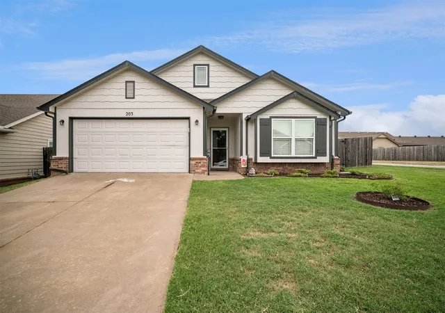 Single family home for sale at 203 W 45th Place, Sand Springs, OK 74063 | MLS# 2633678