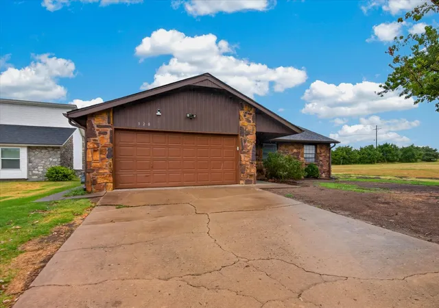Photo 2 of Sale Pending at 328 N Spruce Ave, Bartlesville, OK 74006 | MLS# 2632837 | Listing updated on 2026-09-24