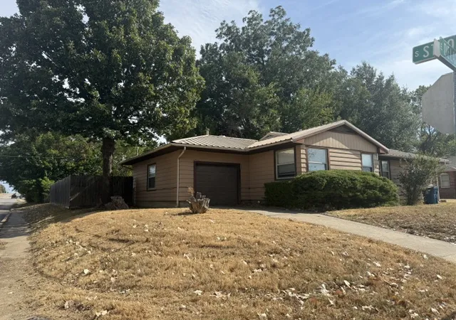 Photo 2 of Single family home for sale at 1101 E Delaware Ave, Mc Alester, OK 74501 | MLS# 2633546 | Listing updated on 2026-09-12