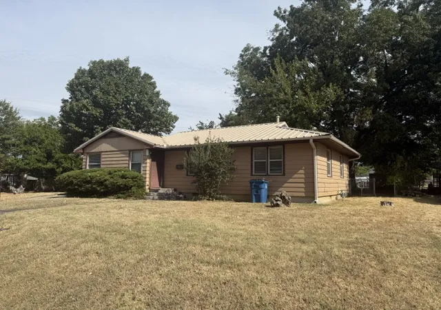 Photo 2 of Single family home for sale at 1101 E Delaware Ave, Mc Alester, OK 74501 | MLS# 2633546 | Listing updated on 2026-09-12
