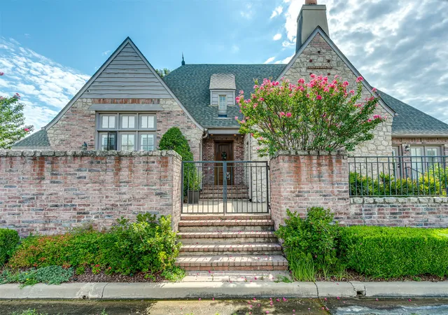 Photo 1 of Sale Pending at 10137 S 77th Eastplace, Tulsa, OK 74133 | MLS# 2625185 | Listing updated on 2026-09-12