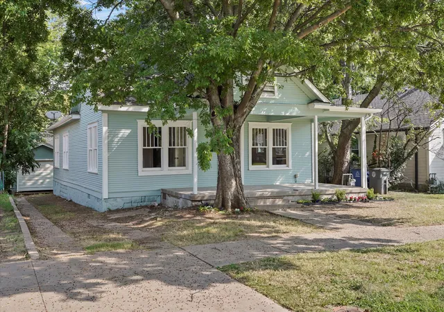 Photo 2 of Single family home for sale at 2617 E 10th Street, Tulsa, OK 74104 | MLS# 2633655 | Listing updated on 2026-09-13
