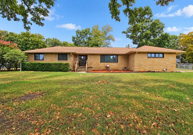 Photo 1 of Single family home for sale at 2009 Parkview Dr, Okmulgee, OK 74447 | MLS# 2633742 | Listing updated on 2026-09-12