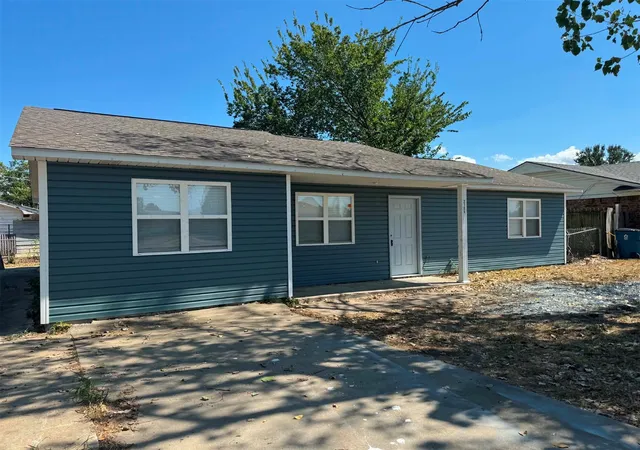 Photo 1 of Single family home for sale at 2106 N Hickory St, Mc Alester, OK 74501 | MLS# 2633746 | Listing updated on 2026-09-12